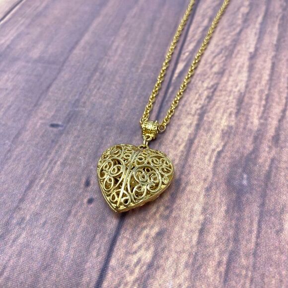 1928 GOLD HEART NECKLACE 0972 - Picture 1 of 5